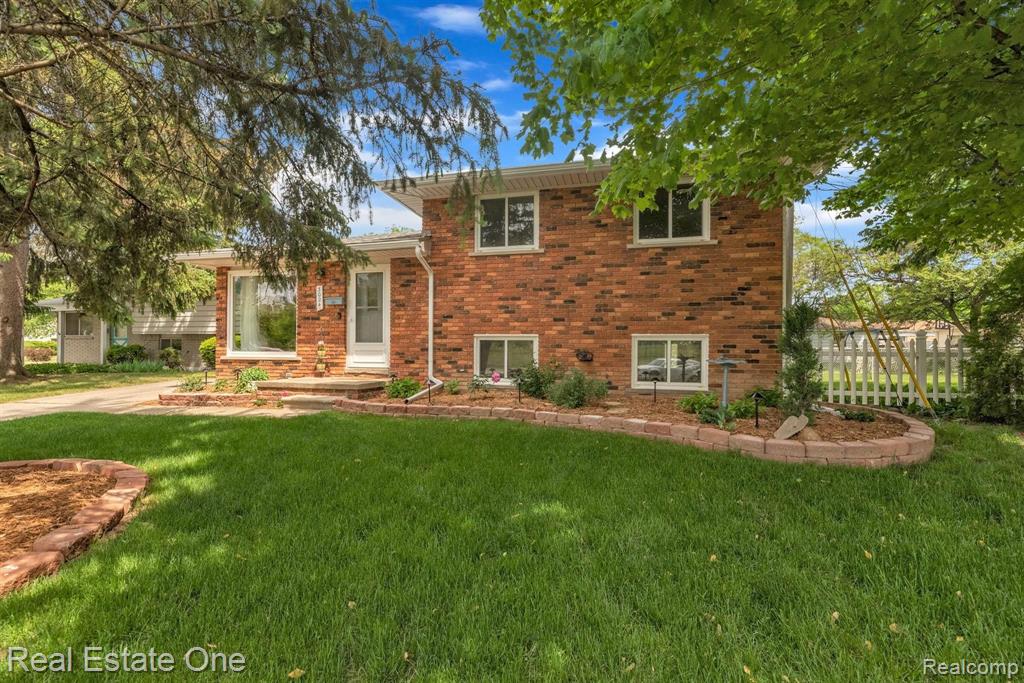 3024 Starr Road Royal Oak, MI 48073 - Photo 1 of 42