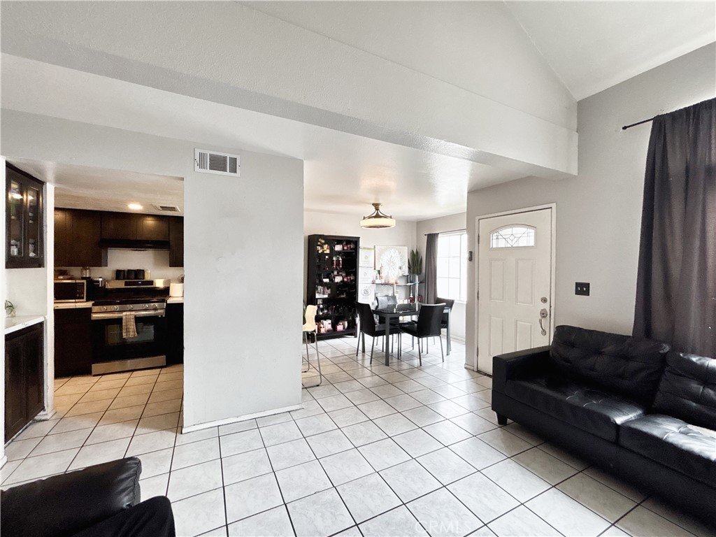 820 West Compton Boulevard, Unit 16 Compton, CA 90220 - Photo 5 of 31