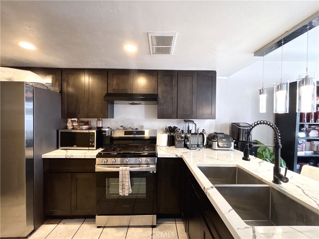 820 West Compton Boulevard, Unit 16 Compton, CA 90220 - Photo 7 of 31