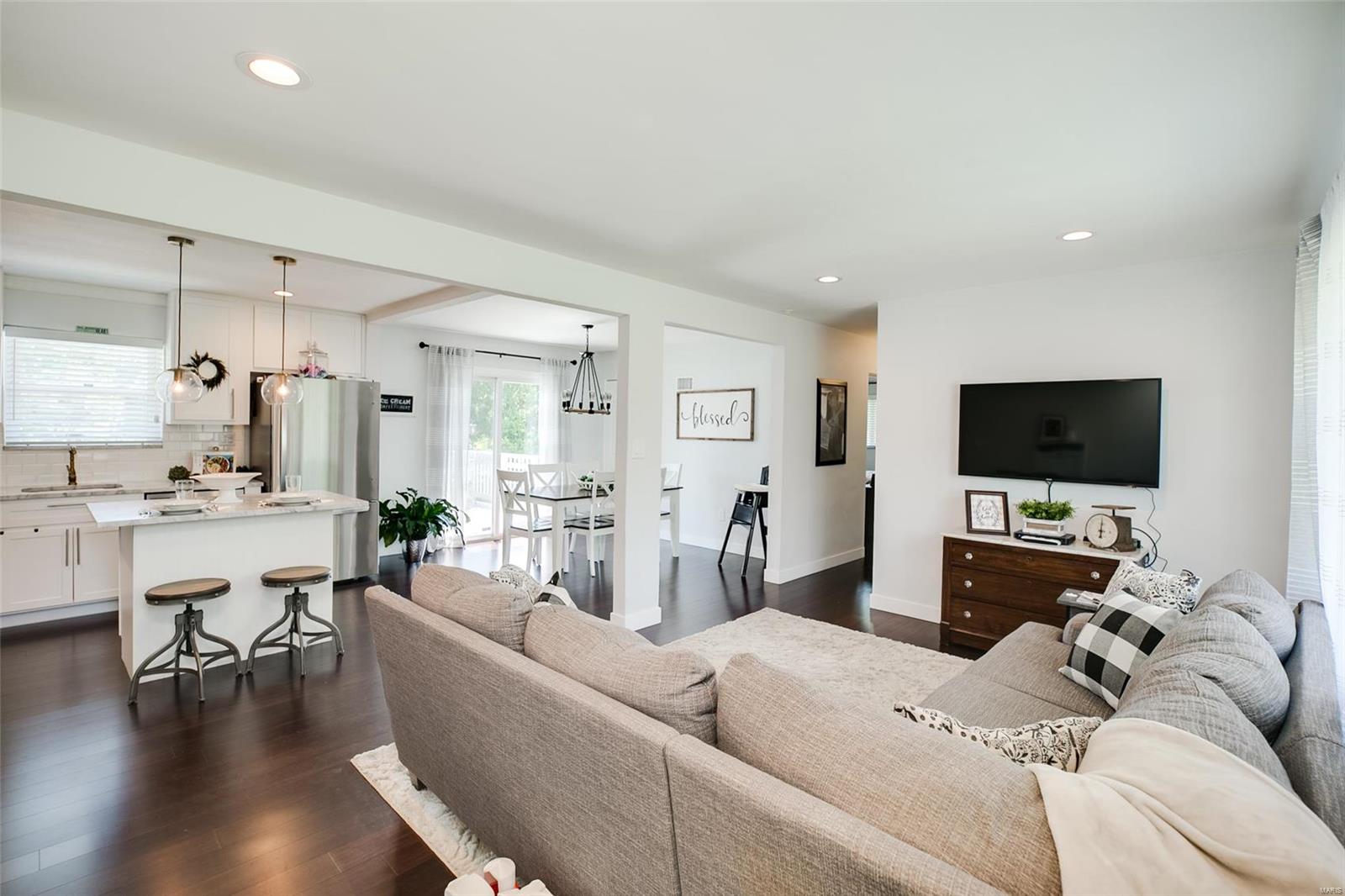 6160 Erb Road St. Louis, MO 63129 - Photo 3 of 31 Gallery Image 3
