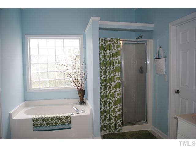 20 Sydenham Road Durham, NC 27713 - Photo 7 of 16 Maser bath with seperate shower and tub, his and her vanities and a huge walk-in closet.