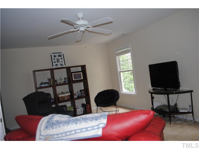 20 Sydenham Road Durham, NC 27713 - Photo 8 of 16 Nice size bonus room!