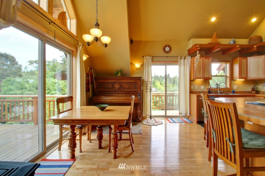 5028 Roney Road Bow, WA 98232 - Photo 10 of 25 Gallery Image 10
