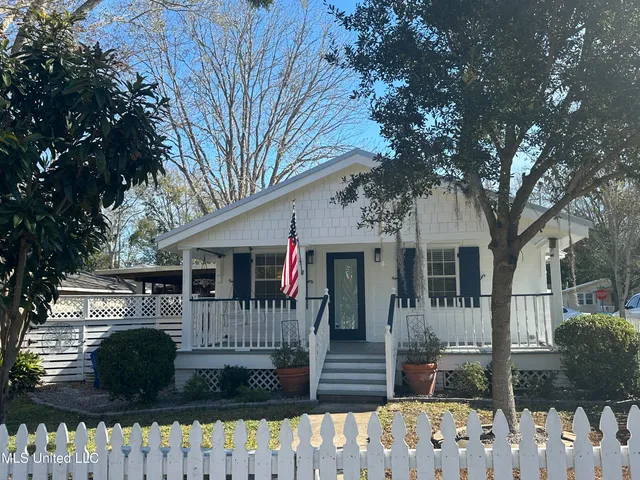 $429,000 | 502 Russell Avenue, Ocean Springs, MS 39564