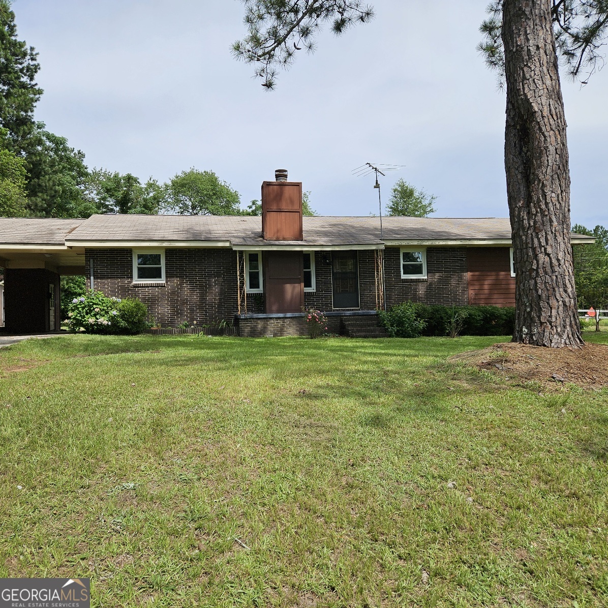 7067 Moseley Road Fort Valley, GA 31030 - Photo 1 of 37 a front view of house with yard and green space