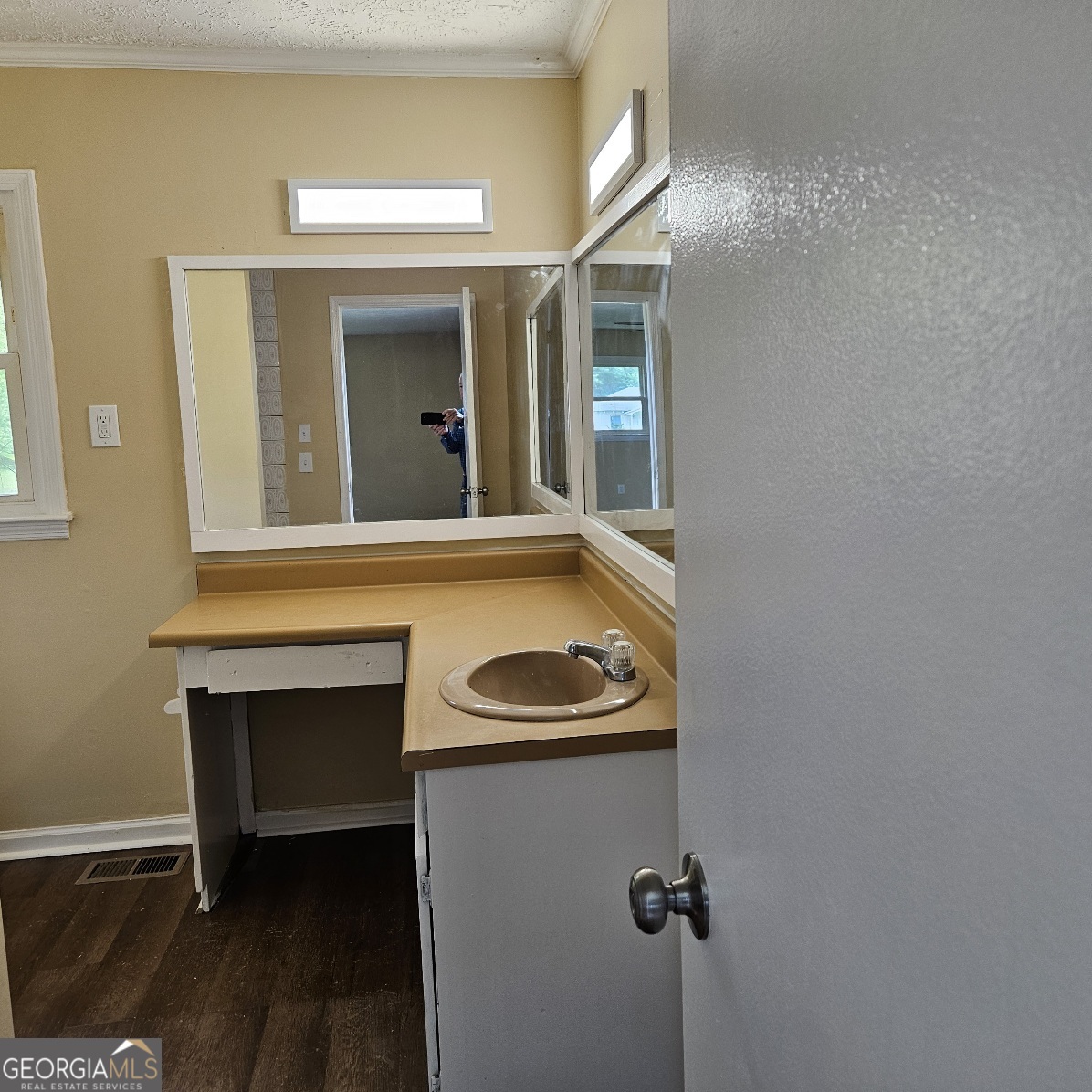 7067 Moseley Road Fort Valley, GA 31030 - Photo 11 of 37 a bathroom with a sink and a mirror