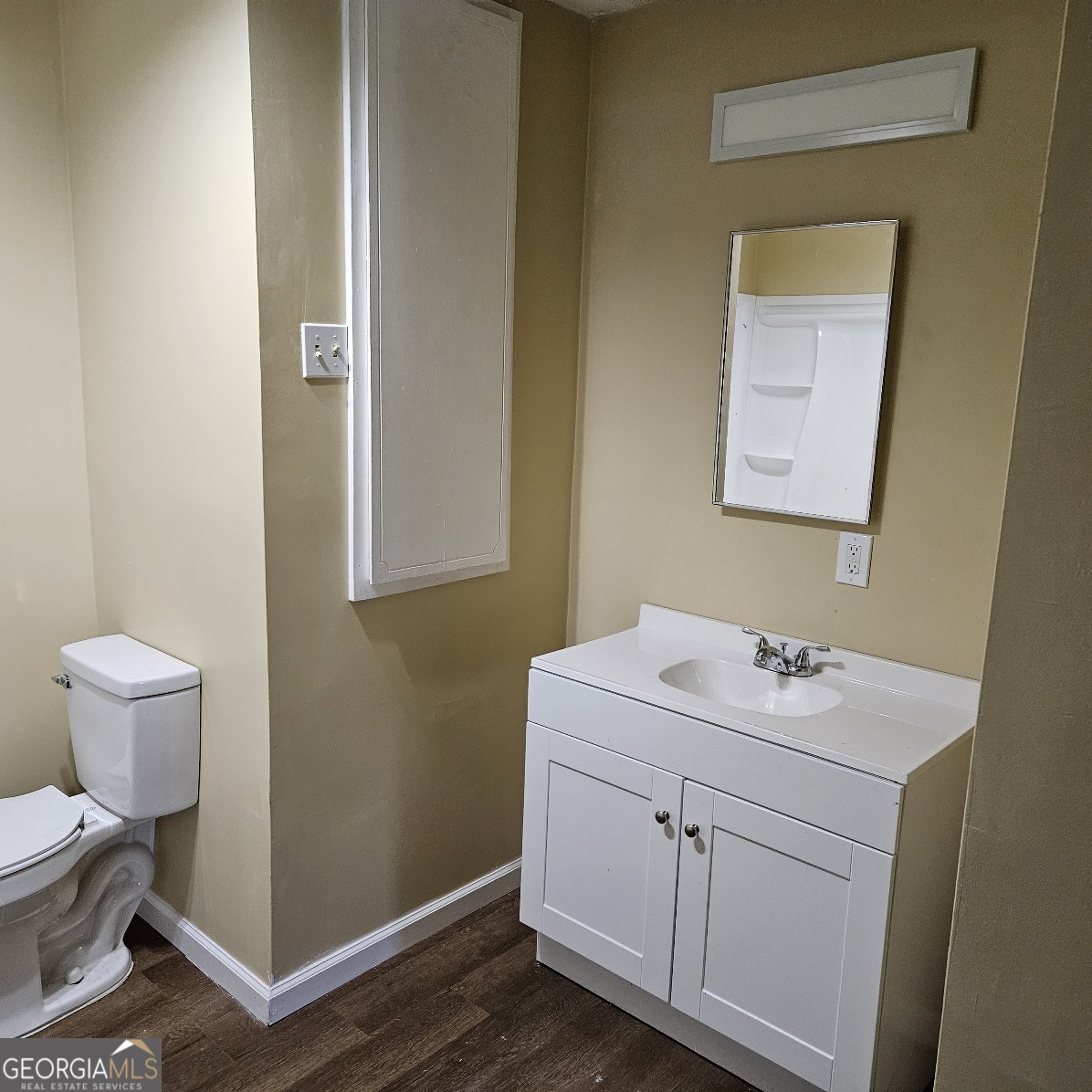 7067 Moseley Road Fort Valley, GA 31030 - Photo 23 of 37 a bathroom with a toilet sink and mirror