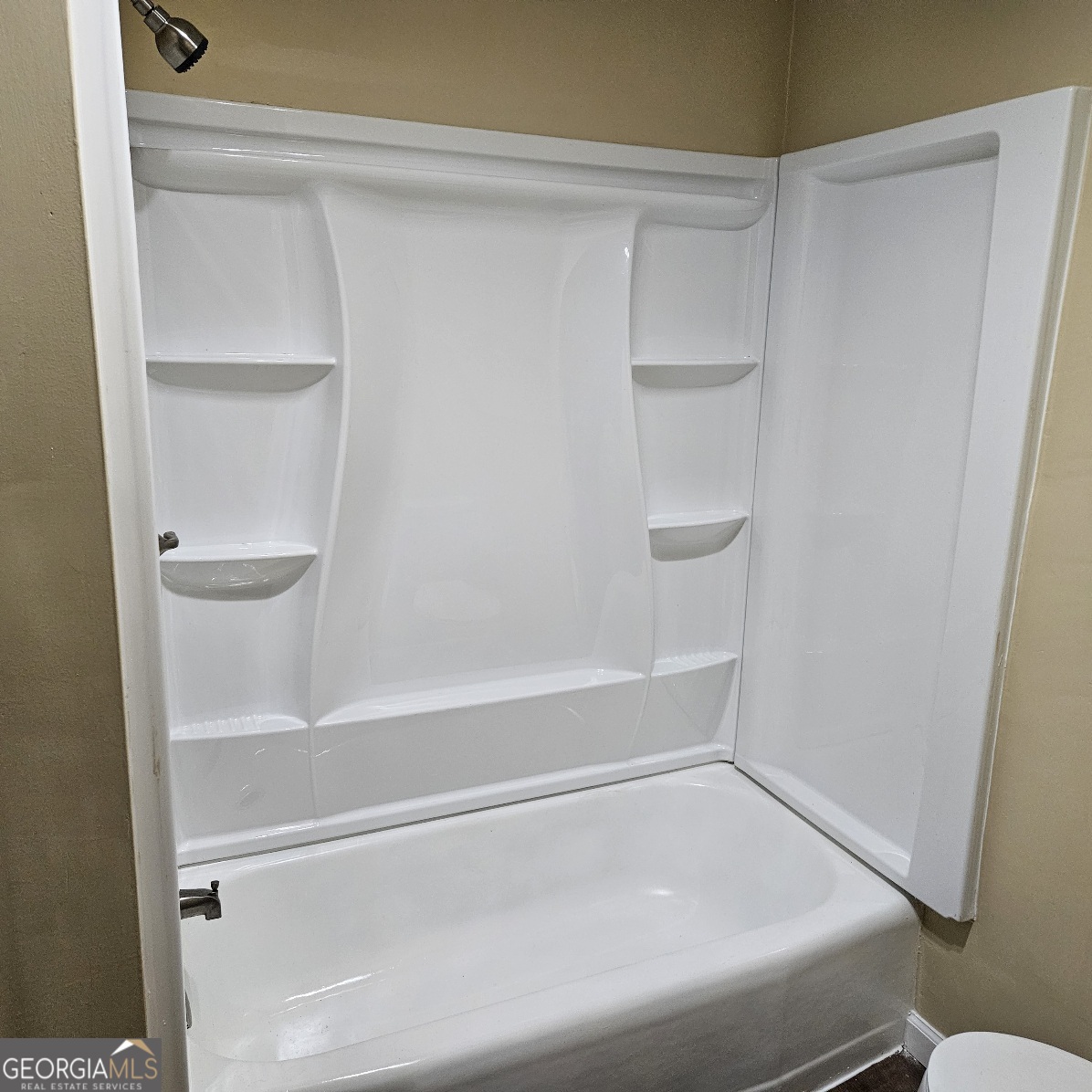 7067 Moseley Road Fort Valley, GA 31030 - Photo 25 of 37 a bathroom with a bathtub