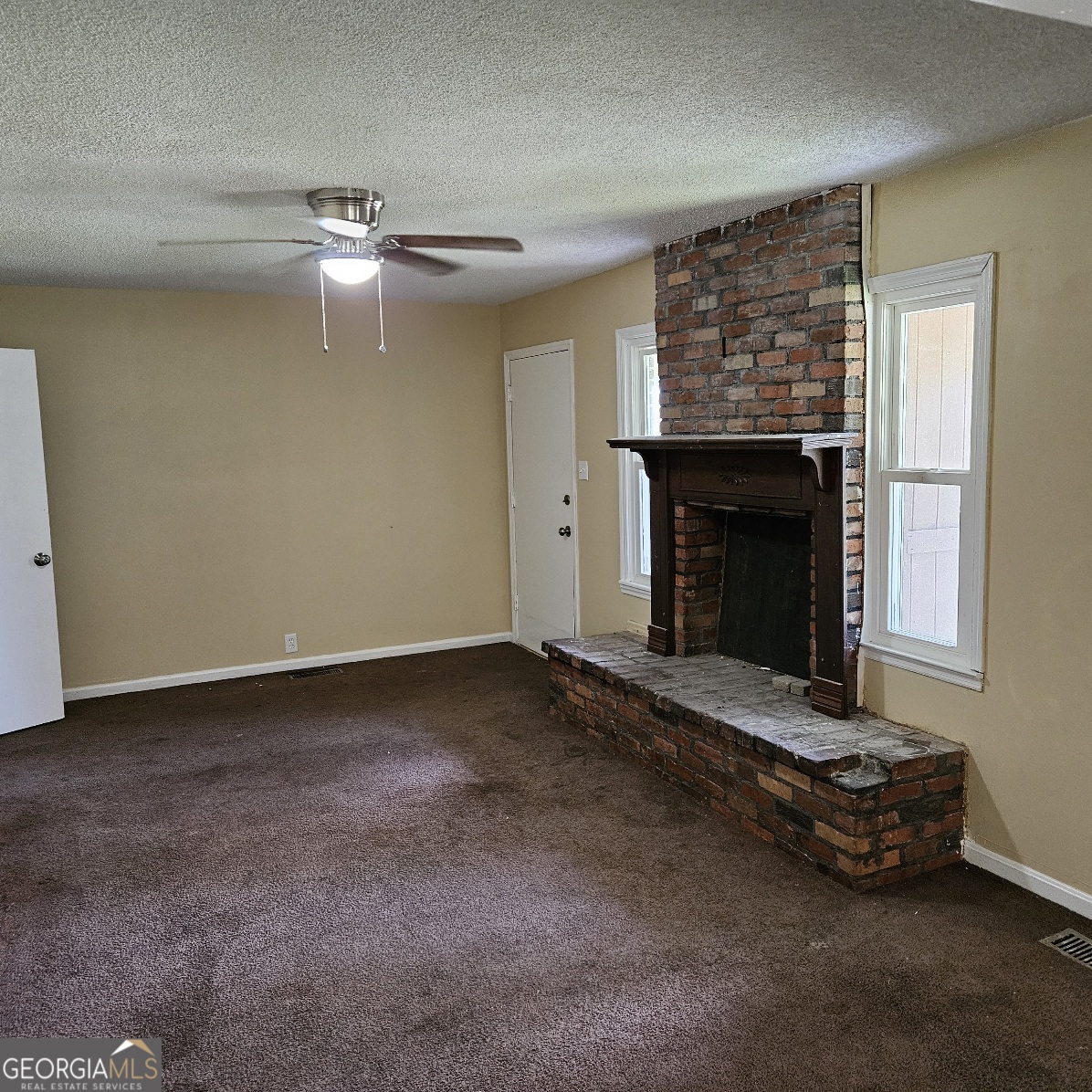 7067 Moseley Road Fort Valley, GA 31030 - Photo 30 of 37 an empty room with windows and fireplace