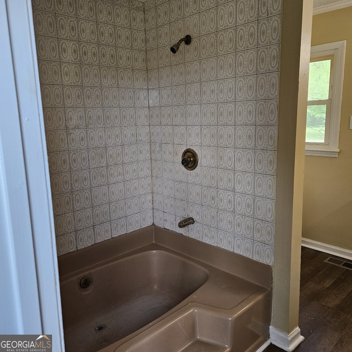 7067 Moseley Road Fort Valley, GA 31030 - Photo 9 of 37 a bathroom with a tub