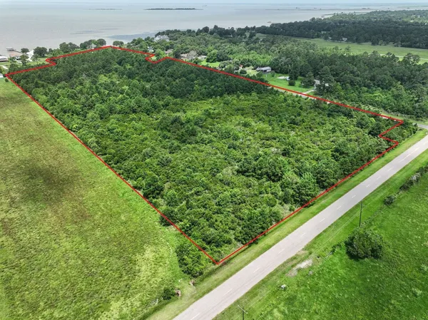 $950,000 | 1750 West Bayshore Road, Anahuac, TX 77514