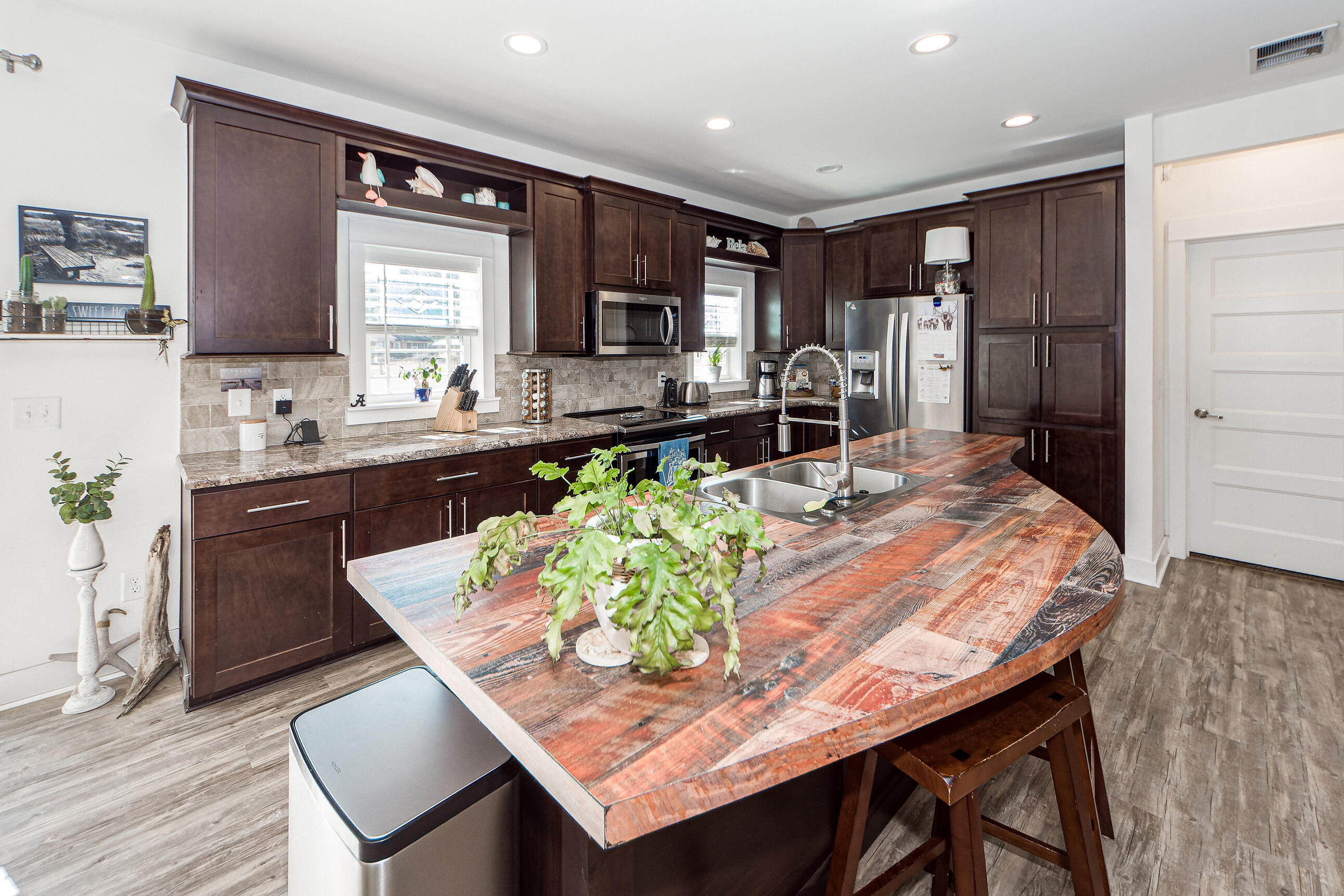 6053 Old Jacksonboro Road Ravenel, SC 29470 - Photo 15 of 47 11