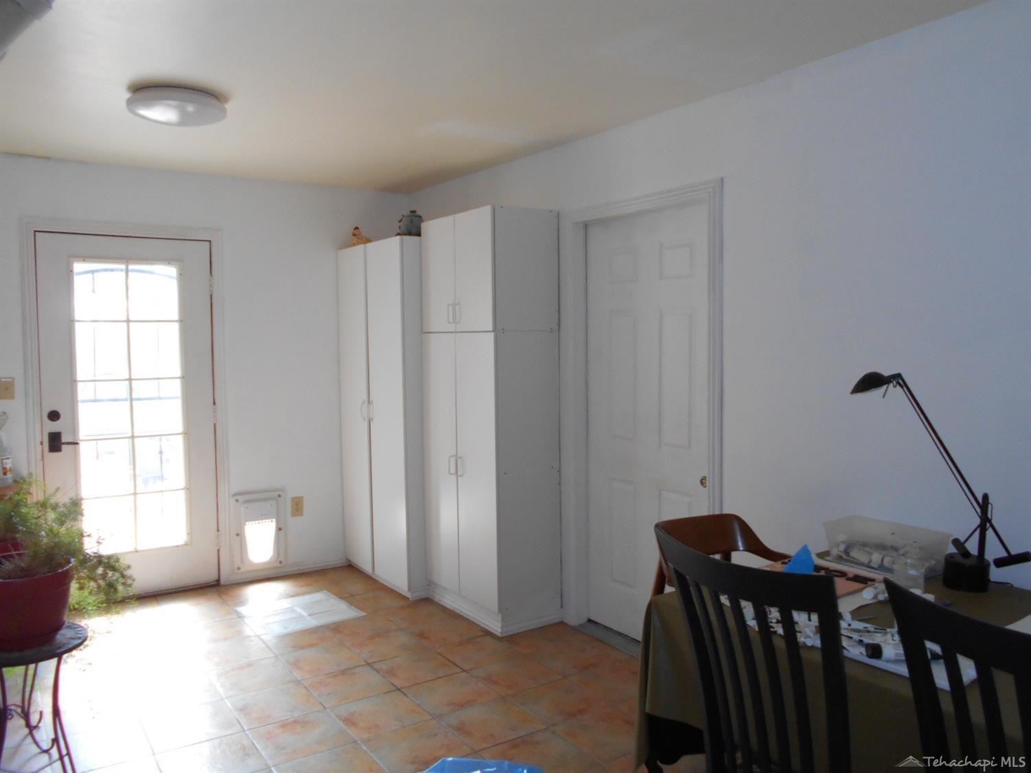 19341 Apache Street Tehachapi, CA 93561 - Photo 31 of 62 Enclosed breezeway