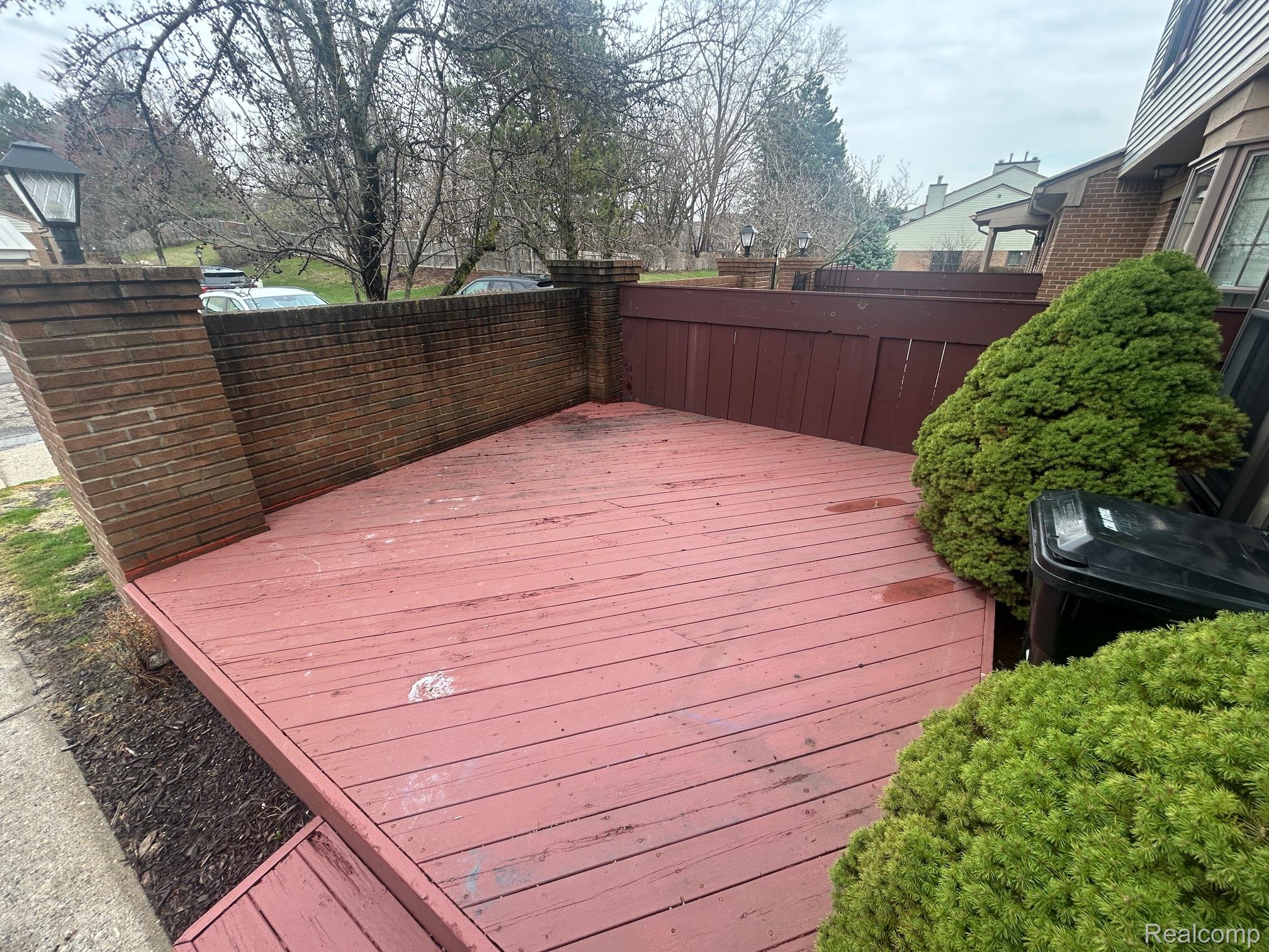 31164 Country Way Farmington, MI 48331 - Photo 3 of 33 View of wooden deck