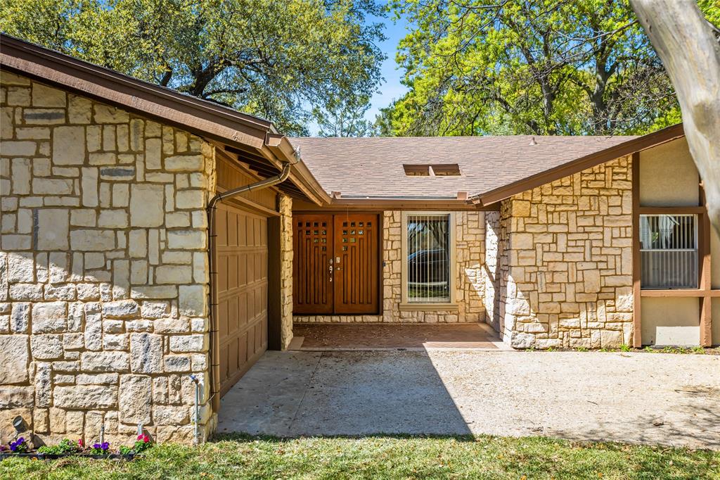 15721 Mapleview Circle Dallas, TX 75248 - Photo 4 of 40 a view of a house with a outdoor space