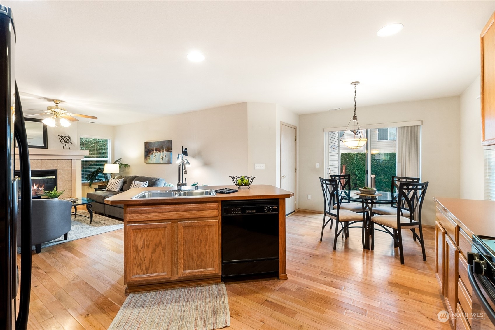 319 Index Avenue Southeast Renton, WA 98056 - Photo 11 of 30 Gallery Image 11