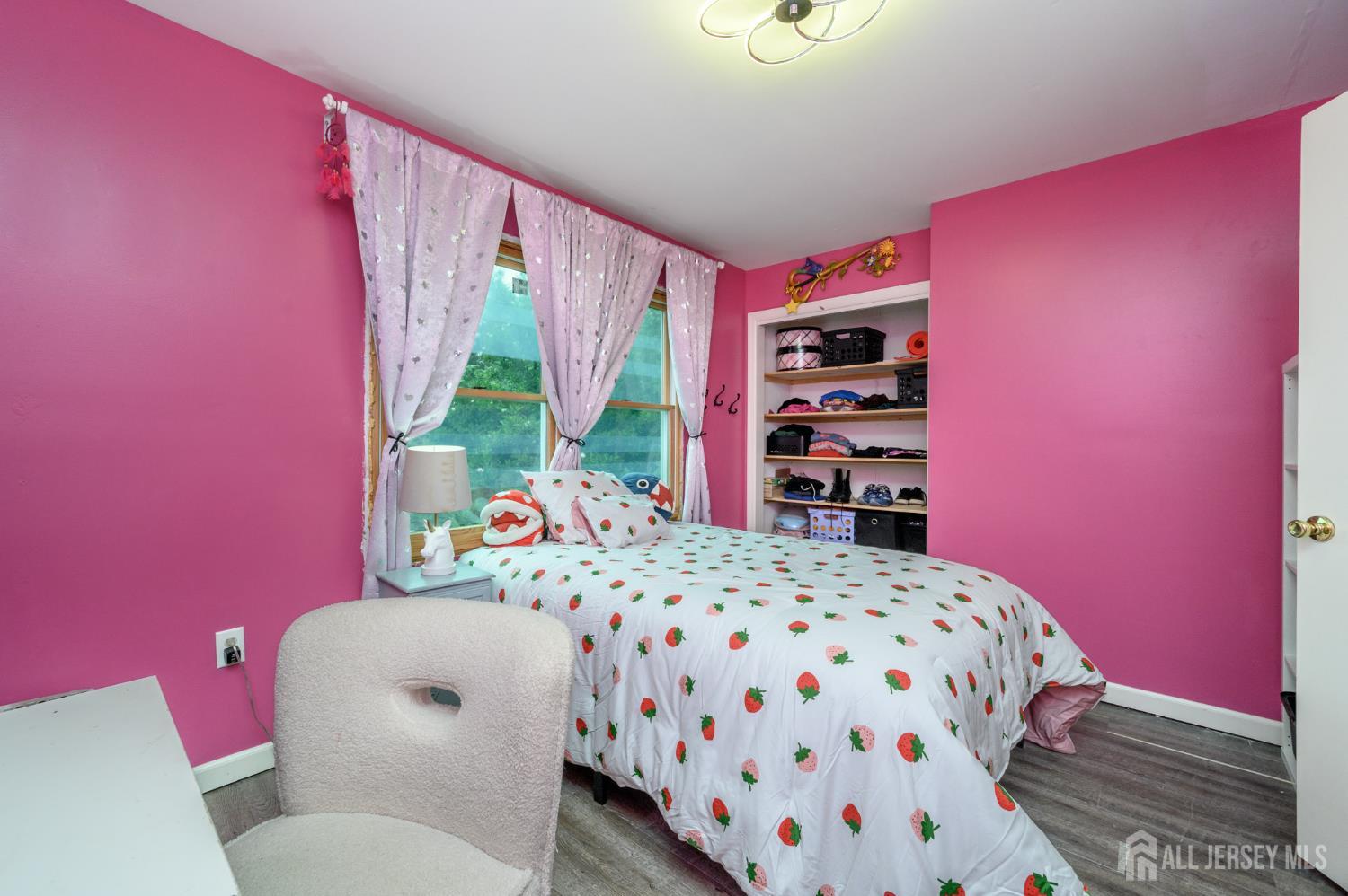 16 Pinewood Lane Washington, NJ 07882 - Photo 28 of 45 a bedroom with a bed and a dresser