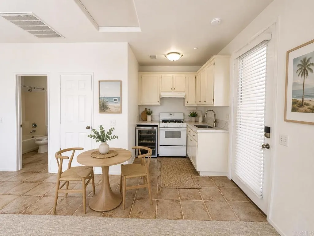 653 Beach Street, Unit A Encinitas, CA 92024 - Photo 12 of 20 Virtually staged