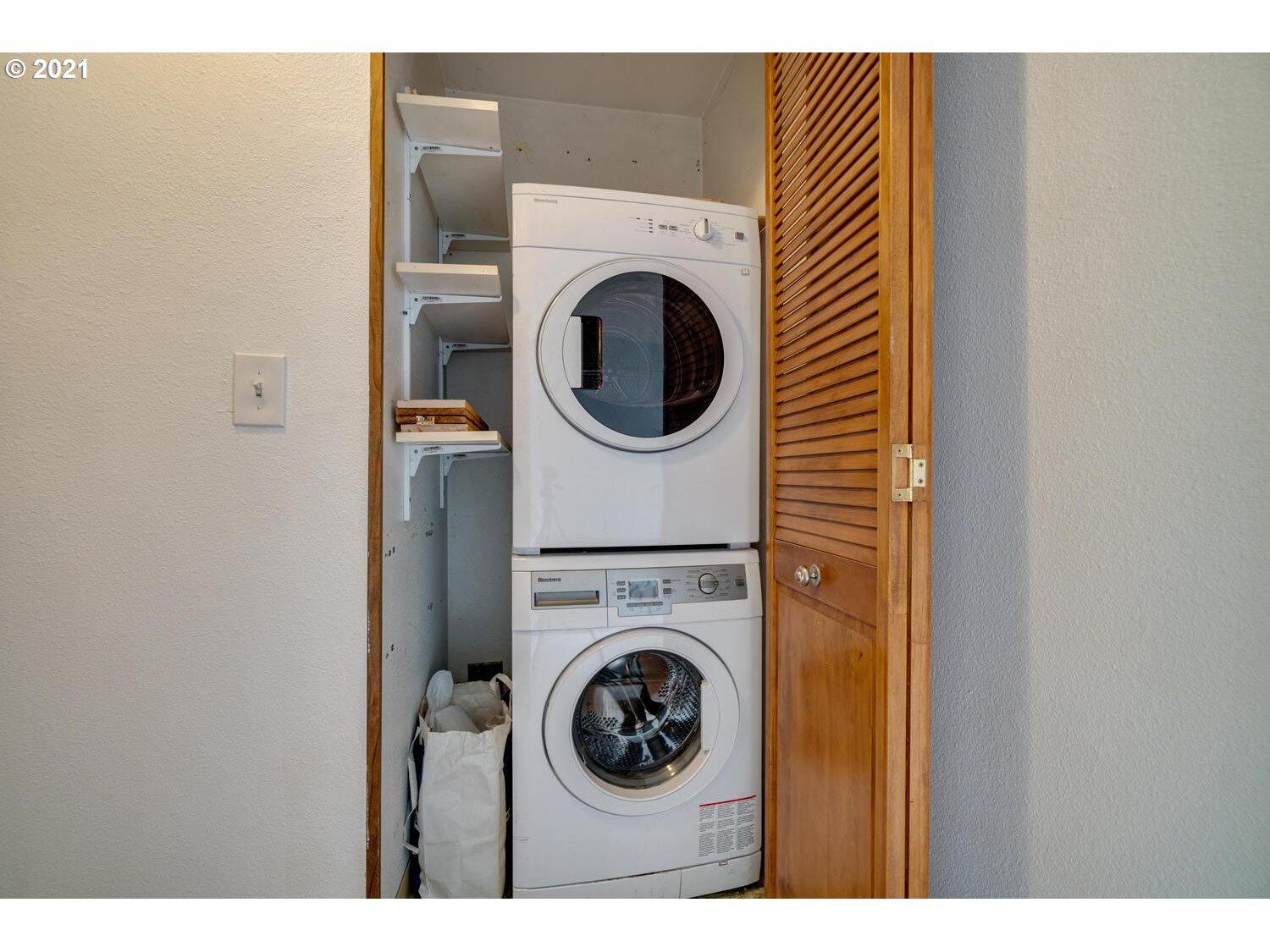 2853 Southwest Spring Garden Street Portland, OR 97219 - Photo 11 of 26 Gallery Image 11
