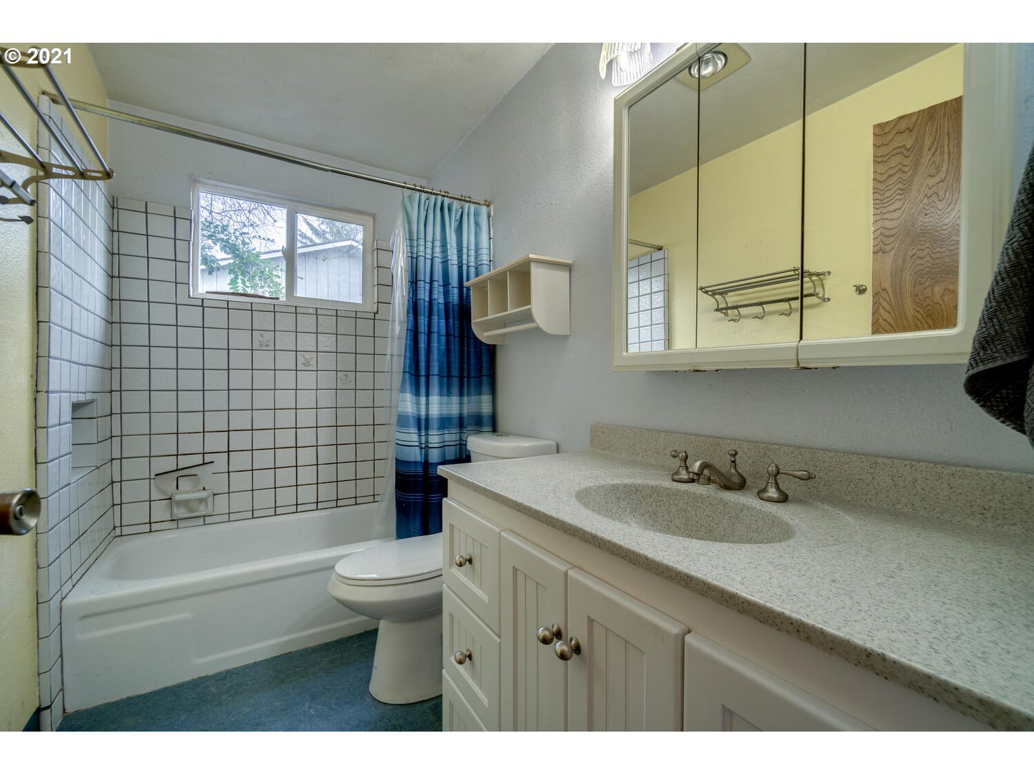 2853 Southwest Spring Garden Street Portland, OR 97219 - Photo 10 of 26 Gallery Image 10