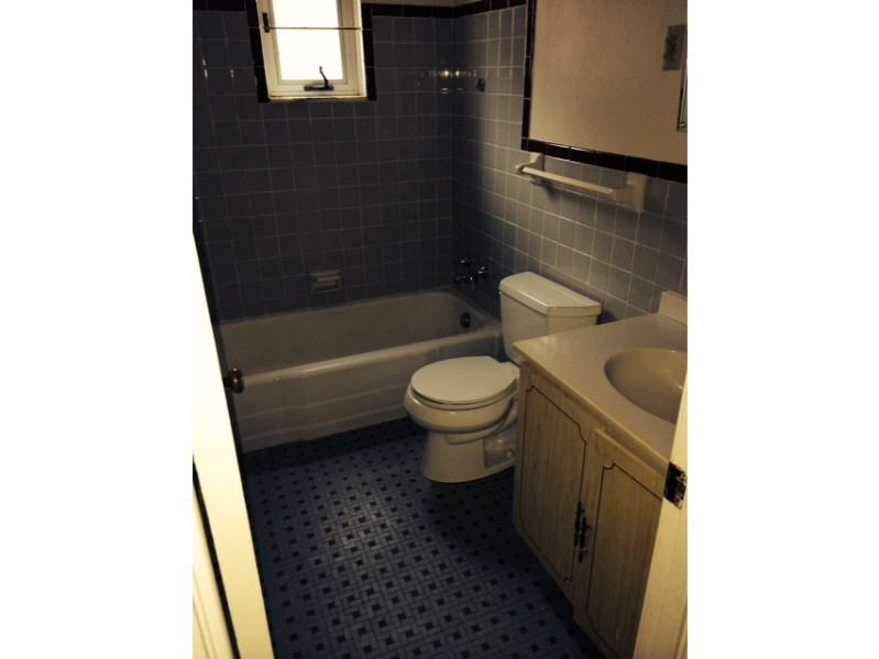 1522 Greentree Road Pittsburgh, PA 15220 - Photo 7 of 10 Exterior Front. Bathroom