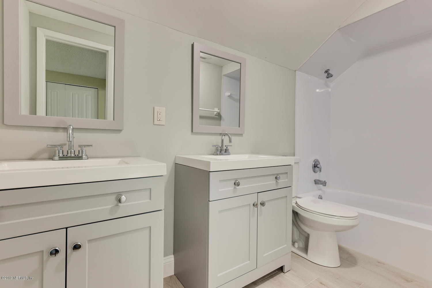 3353 Waverly Dock Road Jacksonville, FL 32223 - Photo 25 of 35 Bath room