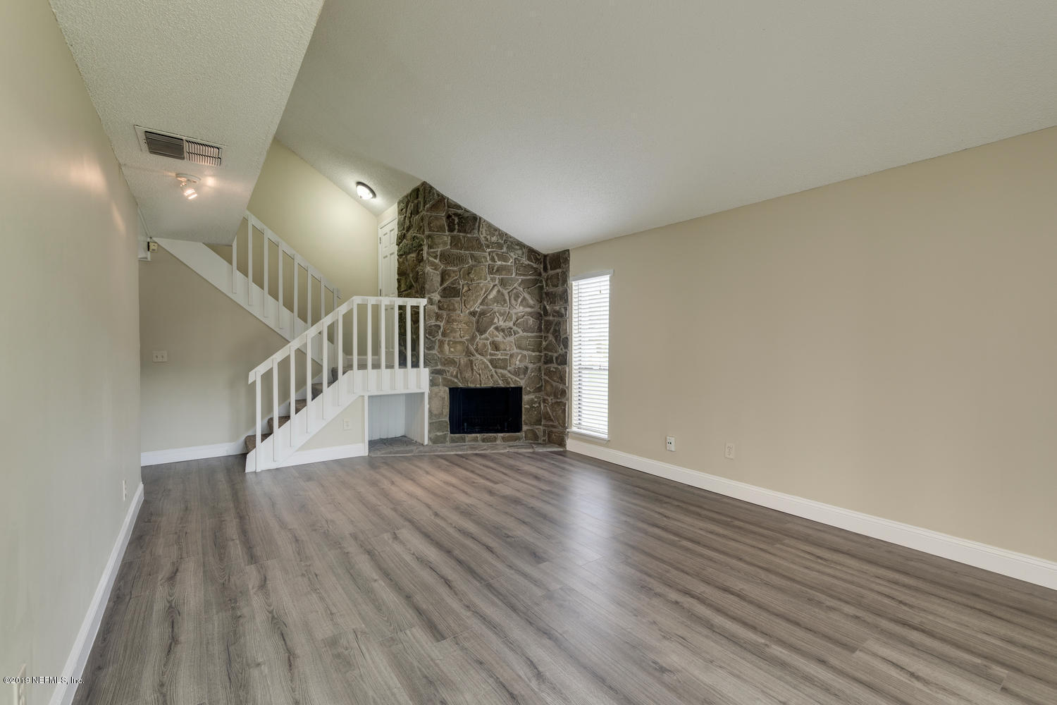 3353 Waverly Dock Road Jacksonville, FL 32223 - Photo 5 of 35 Living room4