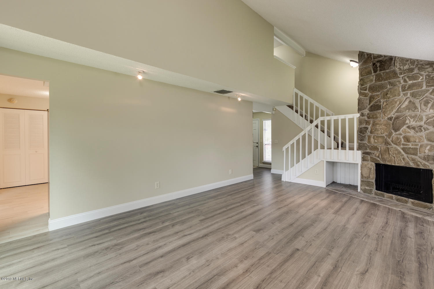 3353 Waverly Dock Road Jacksonville, FL 32223 - Photo 6 of 35 Living room3