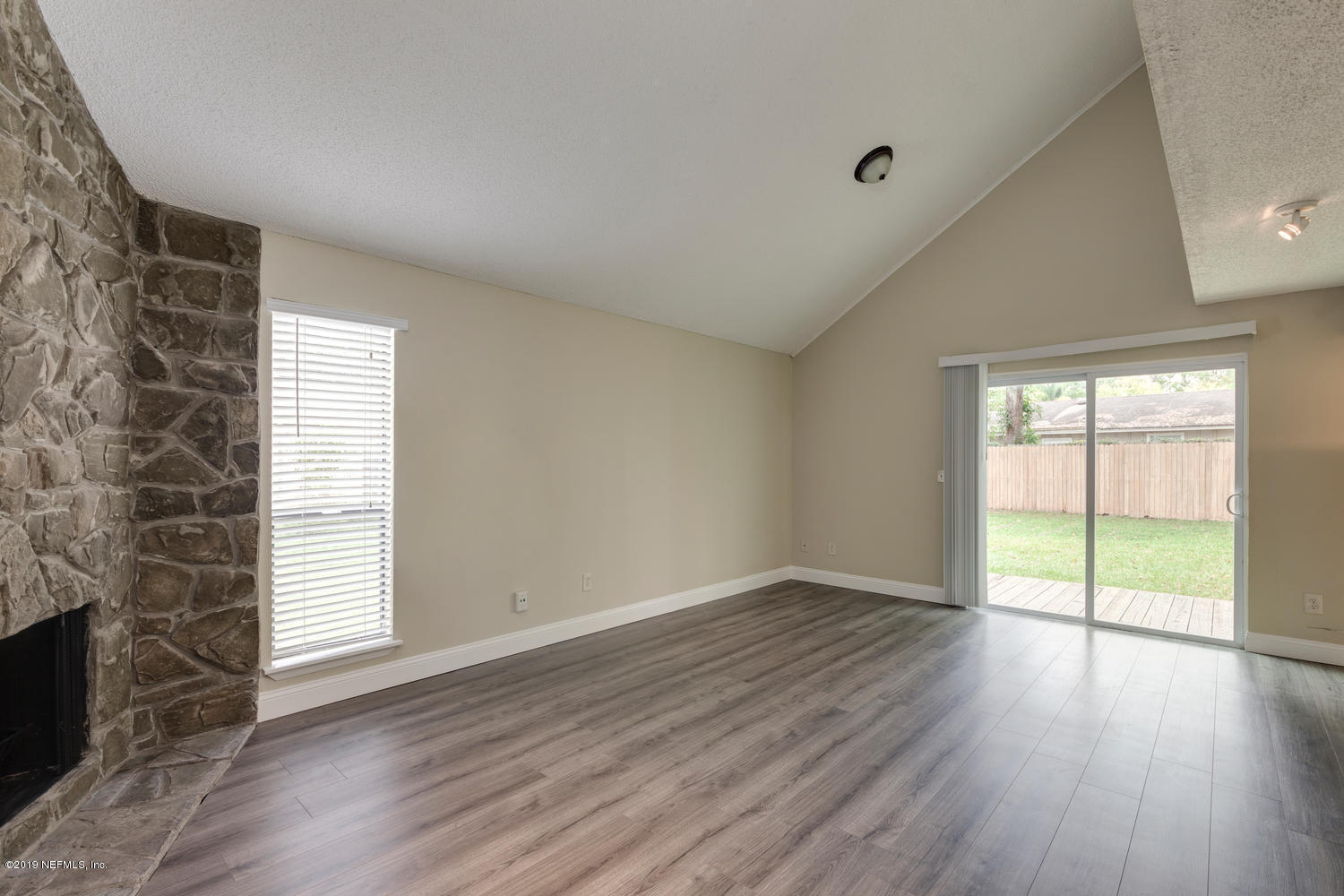 3353 Waverly Dock Road Jacksonville, FL 32223 - Photo 8 of 35 Living room