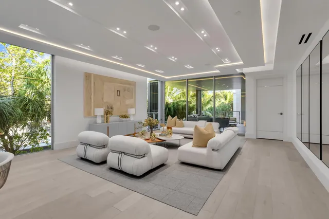 $6,950,000 | 1901 South Ocean Boulevard, Unit 9, Delray Beach, FL 33483