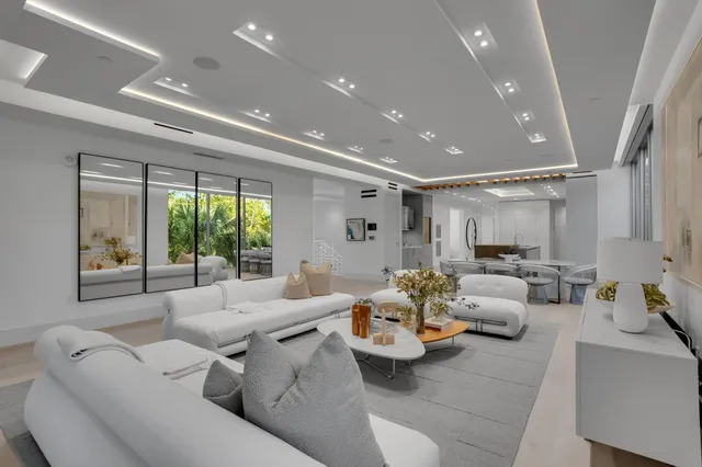 $6,950,000 | 1901 South Ocean Boulevard, Unit 9, Delray Beach, FL 33483