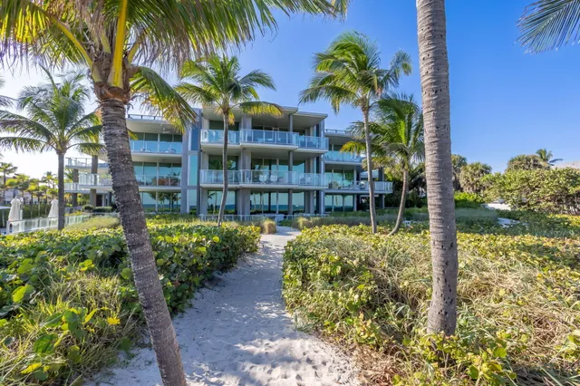 $6,950,000 | 1901 South Ocean Boulevard, Unit 9, Delray Beach, FL 33483