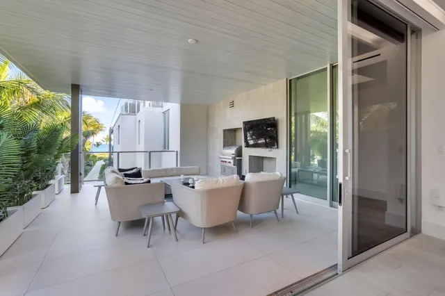 $6,950,000 | 1901 South Ocean Boulevard, Unit 9, Delray Beach, FL 33483