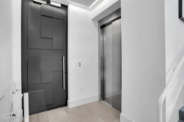 $6,950,000 | 1901 South Ocean Boulevard, Unit 9, Delray Beach, FL 33483