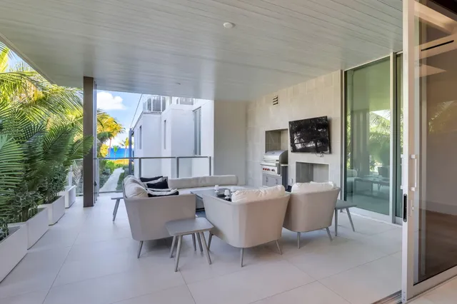 $6,950,000 | 1901 South Ocean Boulevard, Unit 9, Delray Beach, FL 33483