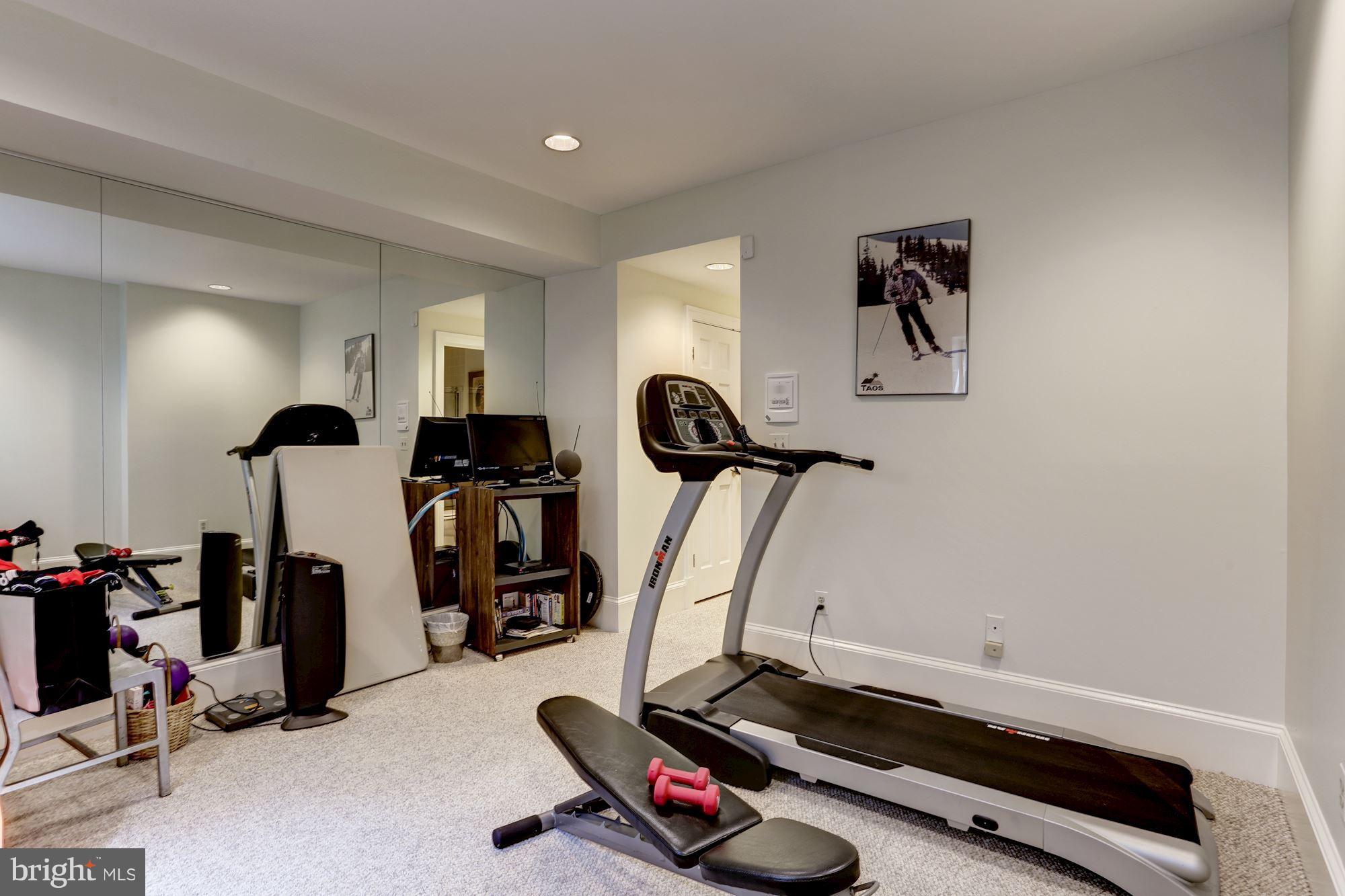 3121 Arizona Avenue Northwest Washington, DC 20016 - Photo 33 of 36