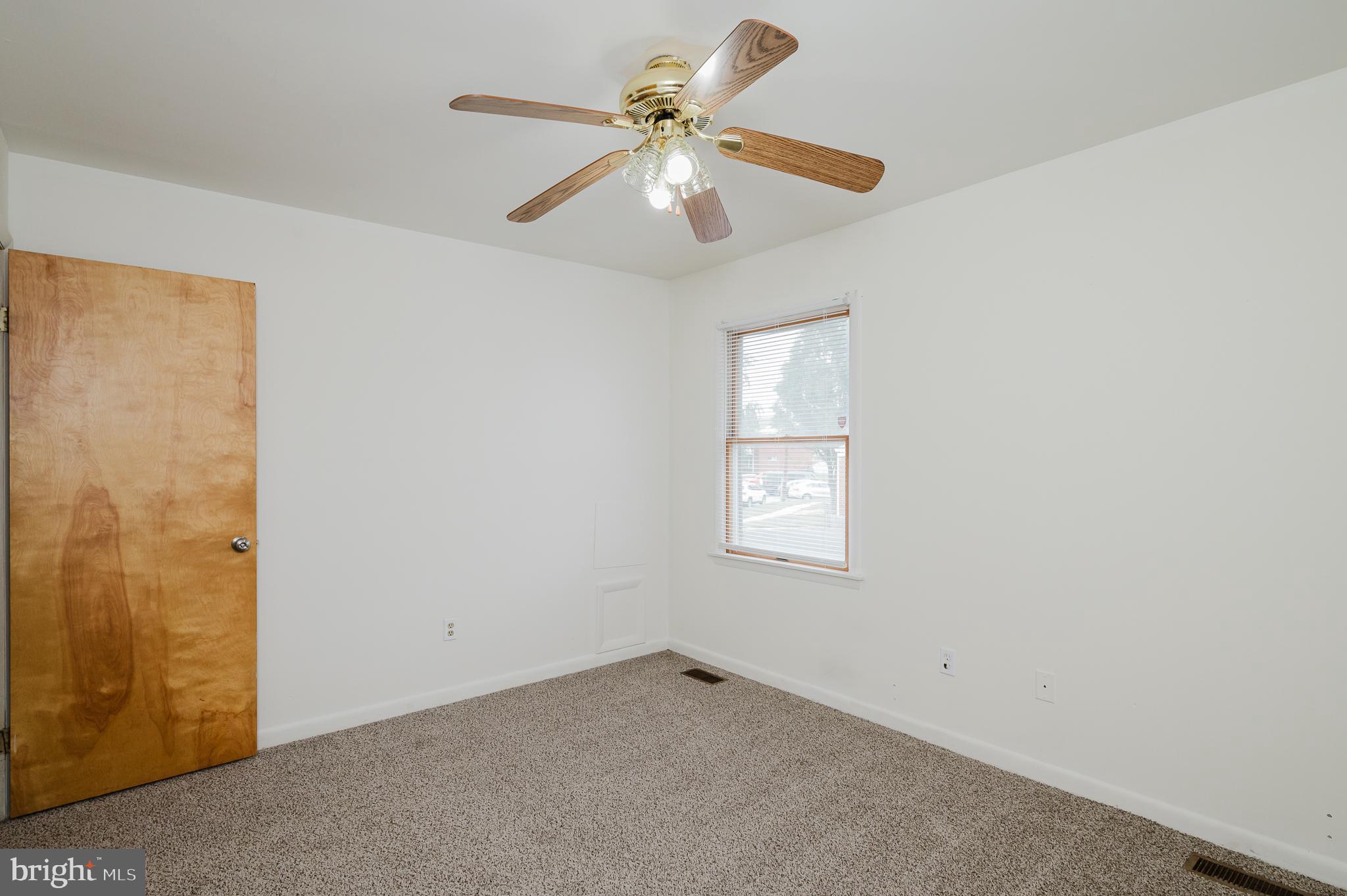 8007 Wallace Road Dundalk, MD 21222 - Photo 13 of 32