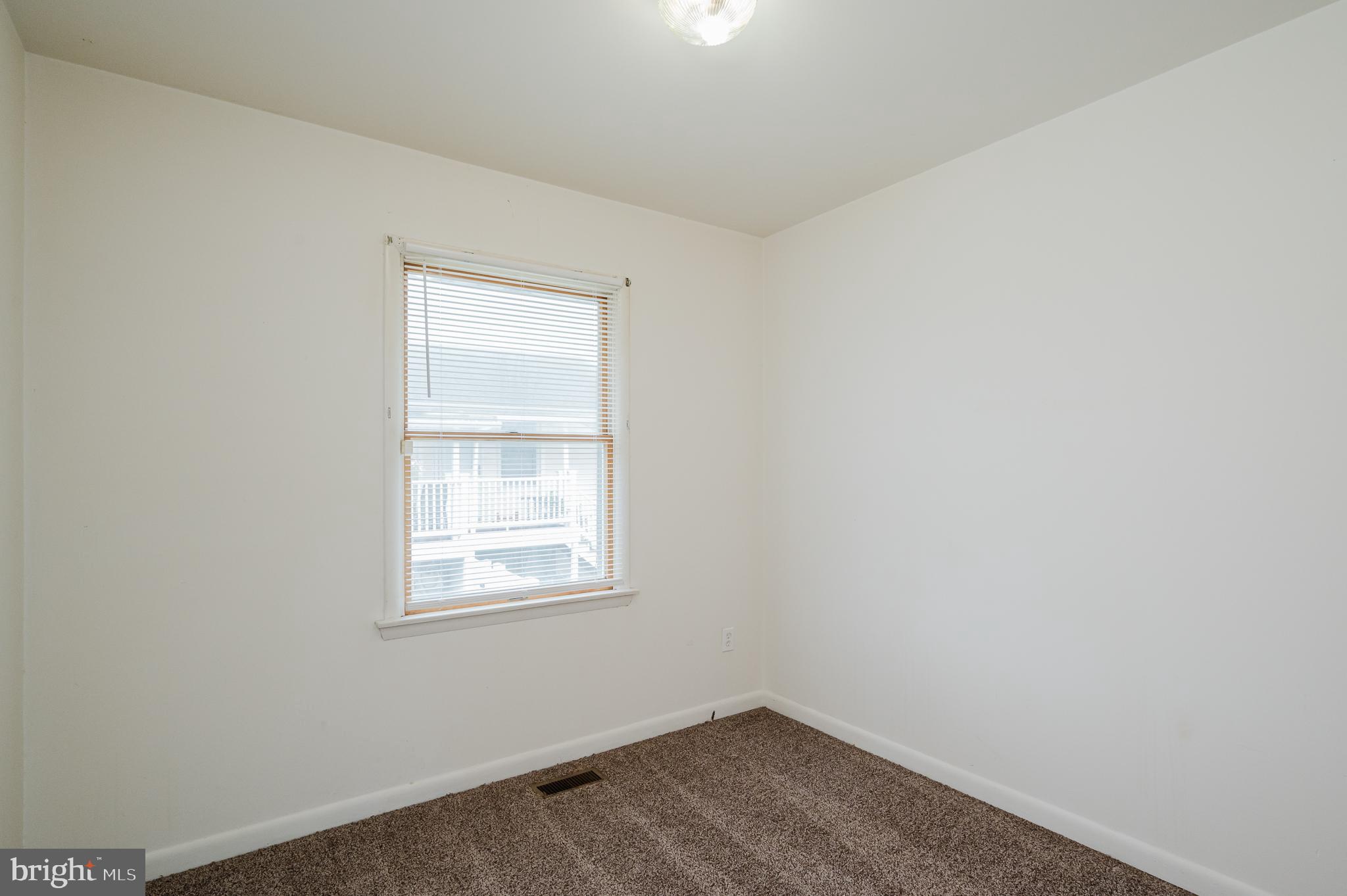 8007 Wallace Road Dundalk, MD 21222 - Photo 17 of 32
