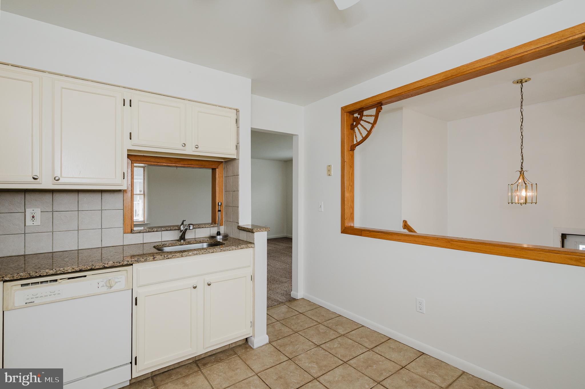 8007 Wallace Road Dundalk, MD 21222 - Photo 4 of 32