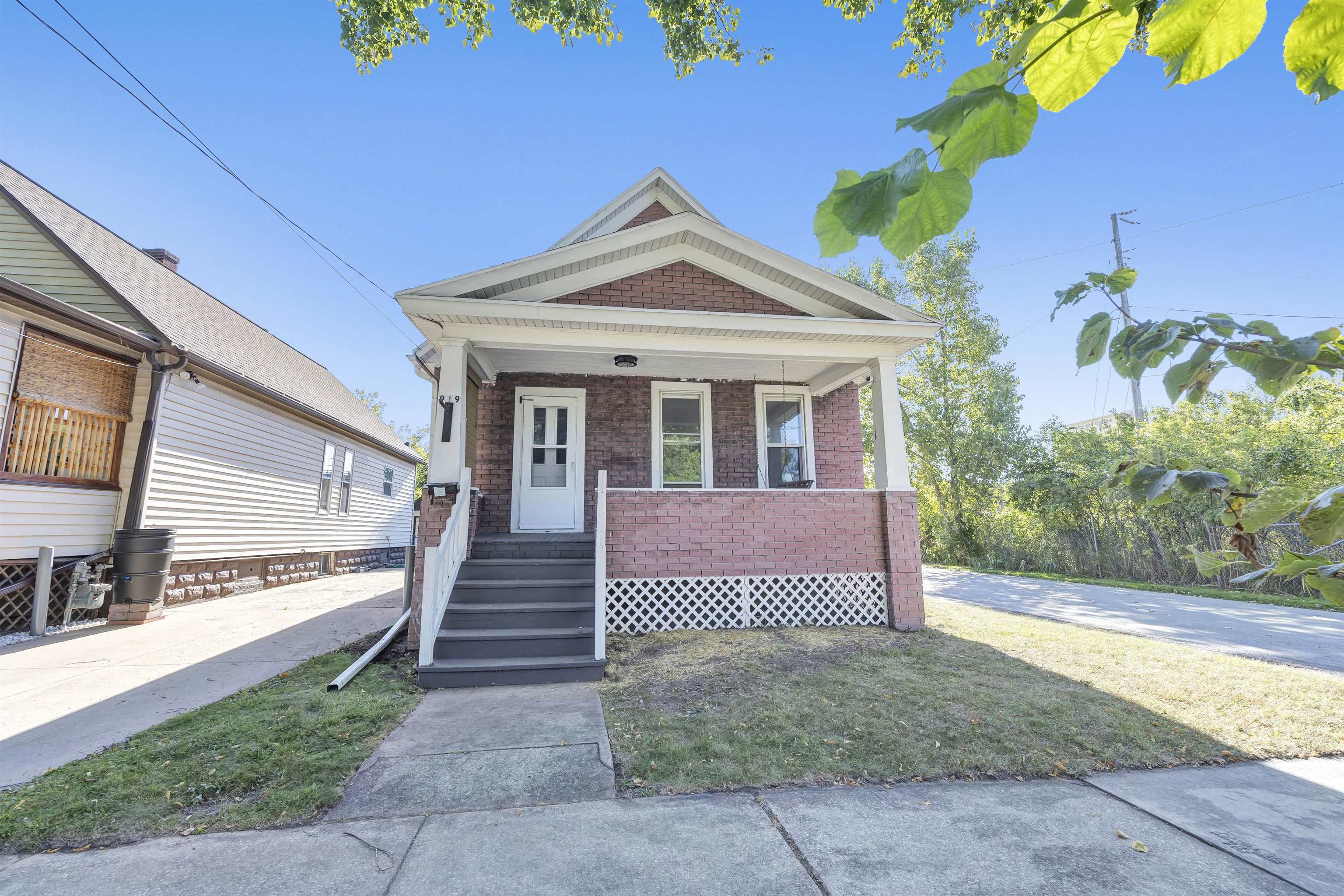 919 South Oakland Ave  