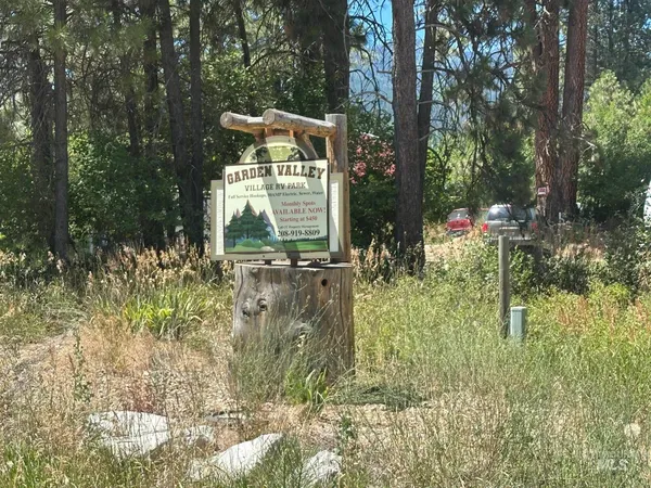 $675,000 | 422 South Middlefork Road, Crouch, ID 83622