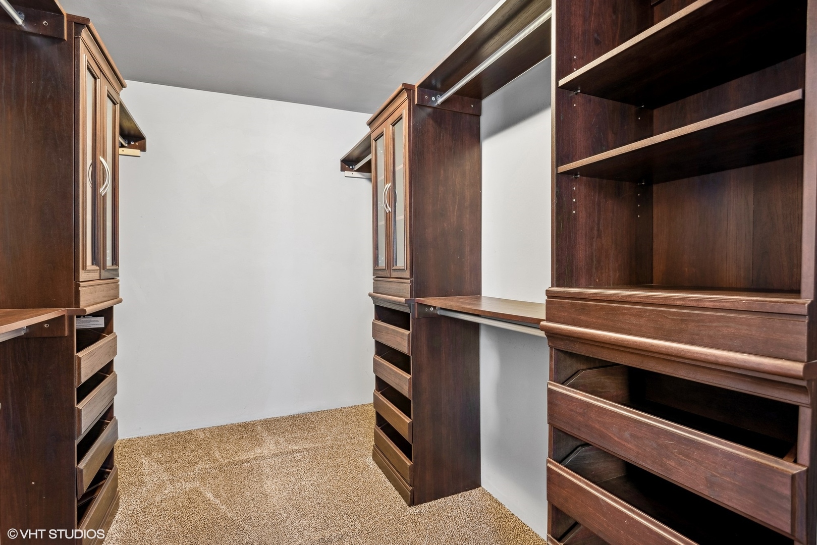 712 McCarthy Road Lemont, IL 60439 - Photo 16 of 24 a view of walk in closet