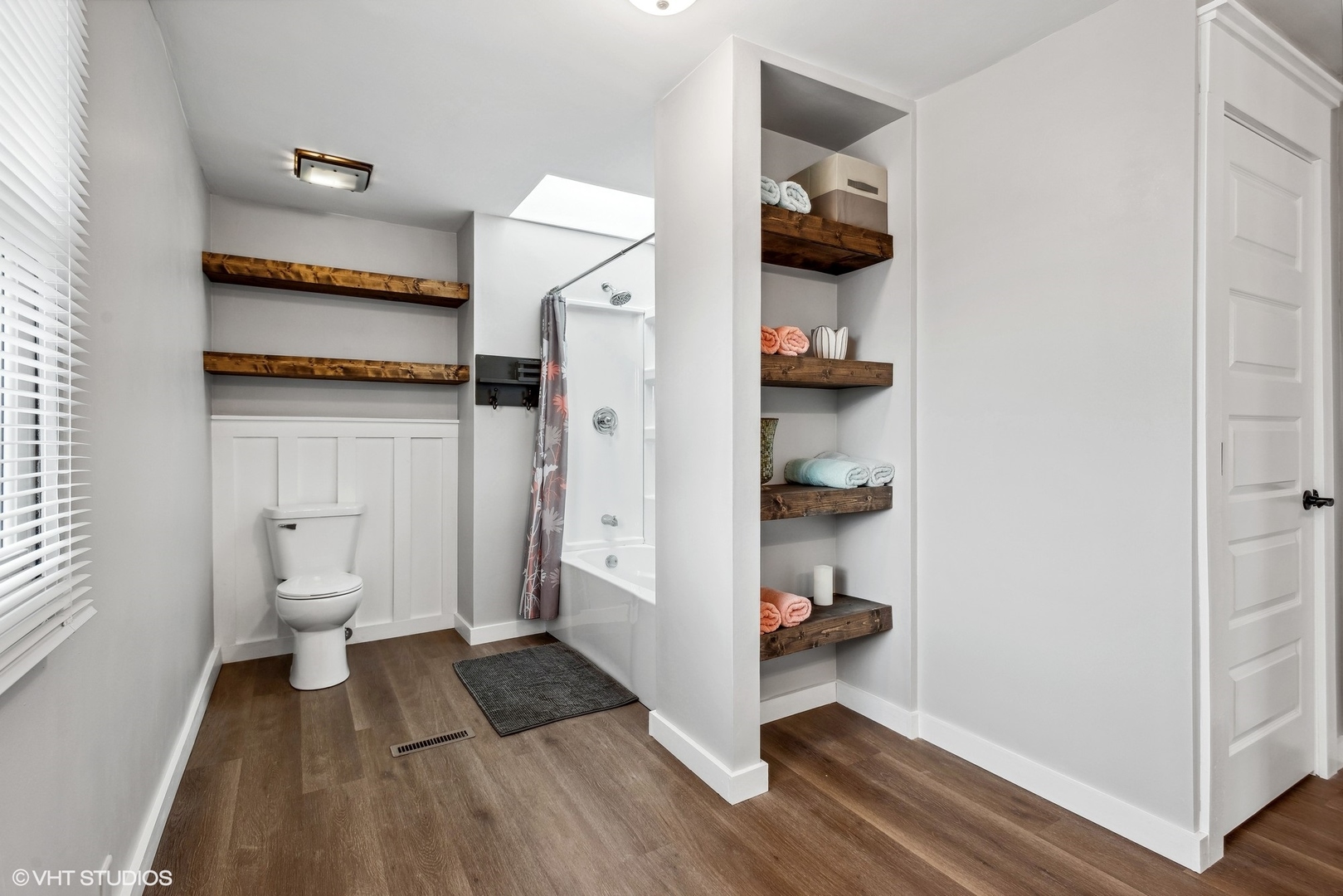 712 McCarthy Road Lemont, IL 60439 - Photo 18 of 24 a view of a hallway with wooden floor and a bathroom