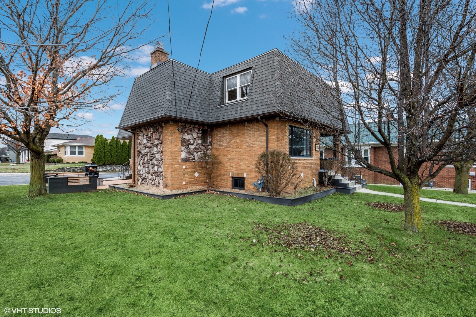 712 McCarthy Road Lemont, IL 60439 - Photo 2 of 24 a front view of a house with garden