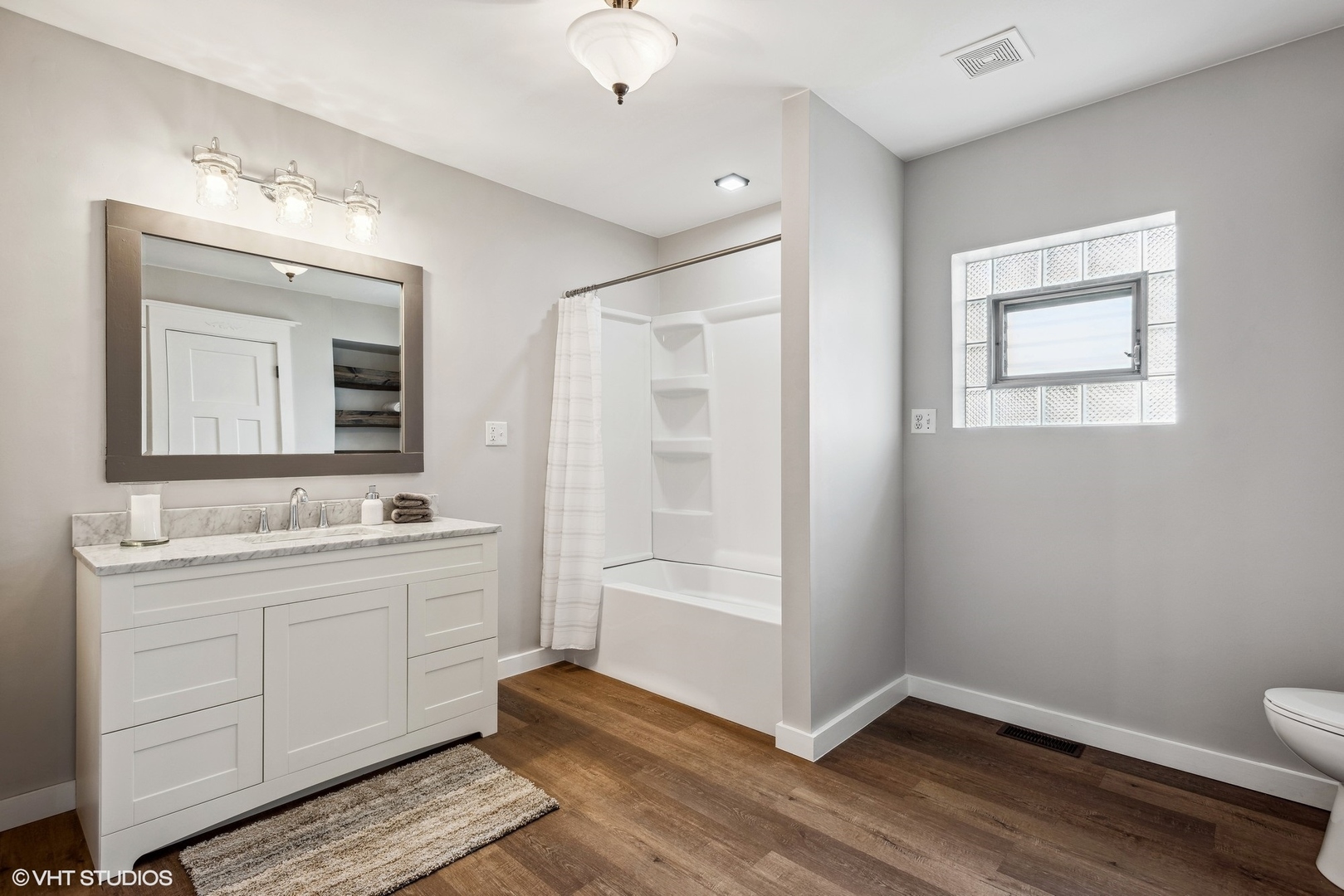 712 McCarthy Road Lemont, IL 60439 - Photo 9 of 24 a bathroom with 2 sink mirror and toilet