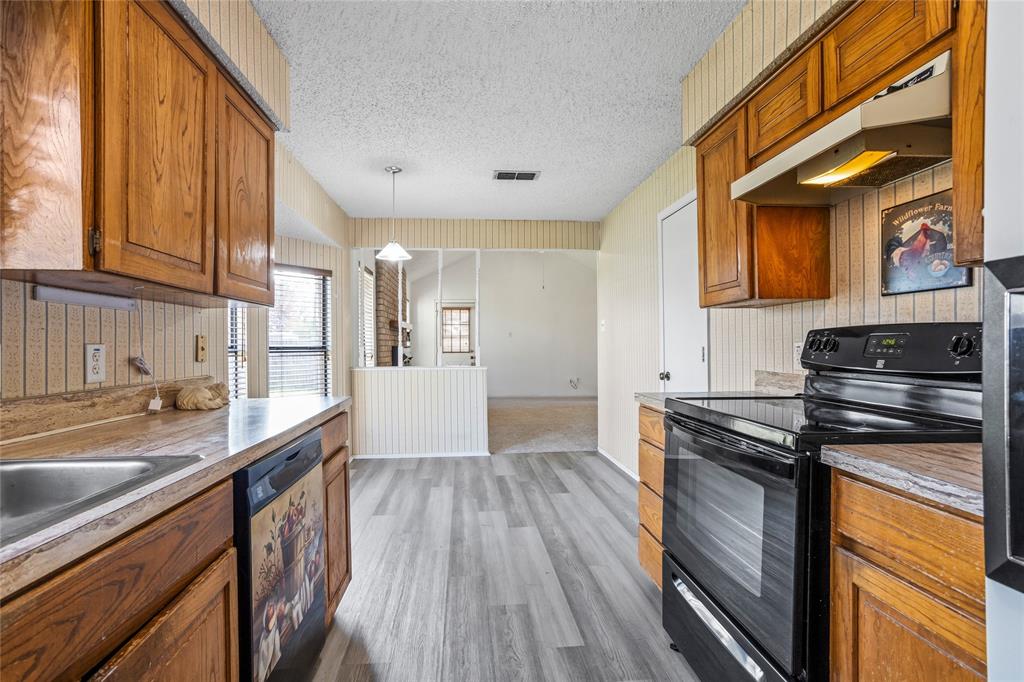 5717 Myers Road Arlington, TX 76017 - Photo 4 of 29