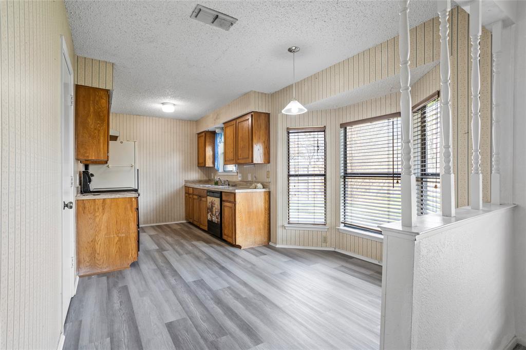 5717 Myers Road Arlington, TX 76017 - Photo 5 of 29