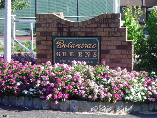 $685,000 | 250 Ridgedale Avenue, Unit V1, Florham Park, NJ 07932