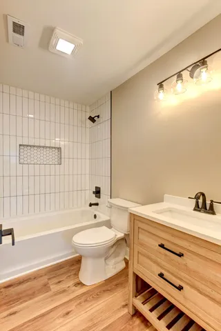 $2,800 | 737 Center Street, Crown Point, IN 46307