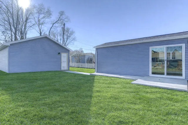 $2,800 | 737 Center Street, Crown Point, IN 46307